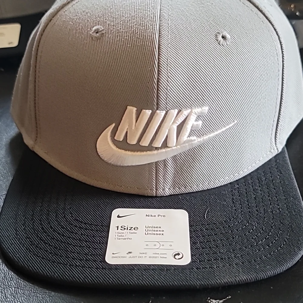 Nike baseball hat - Picture 2 of 5